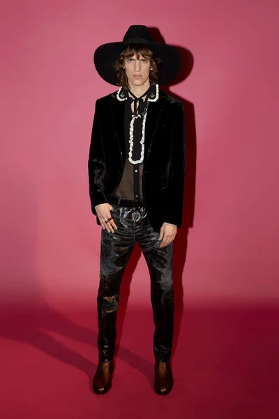 Look 24